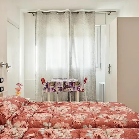 Venice Pink House Μαργκέρα