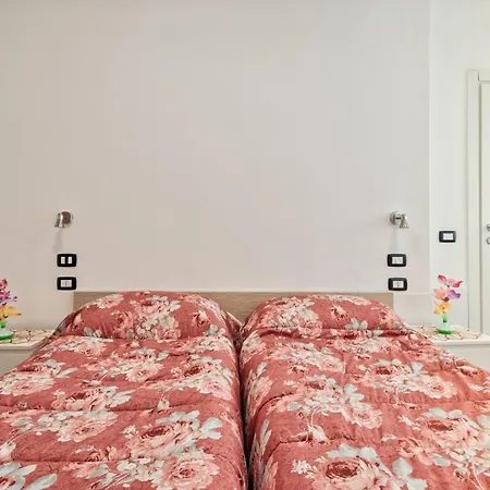 Venice Pink House 마르게라